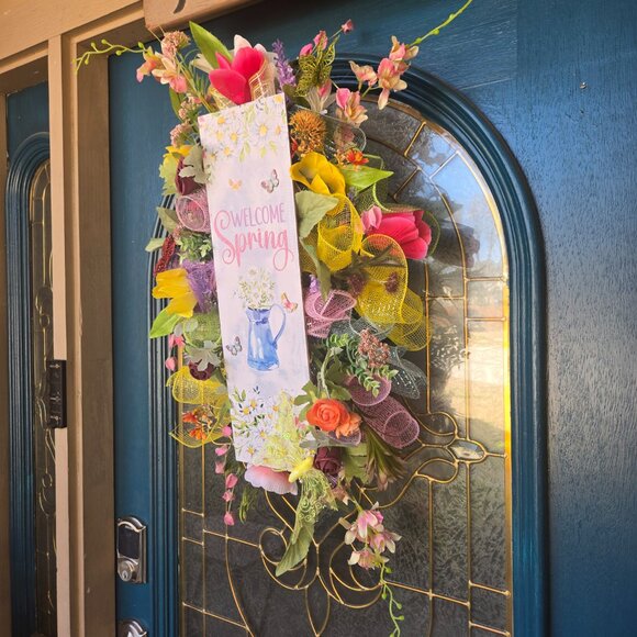 Welcome Spring Floral Swag - Picture 4 of 5